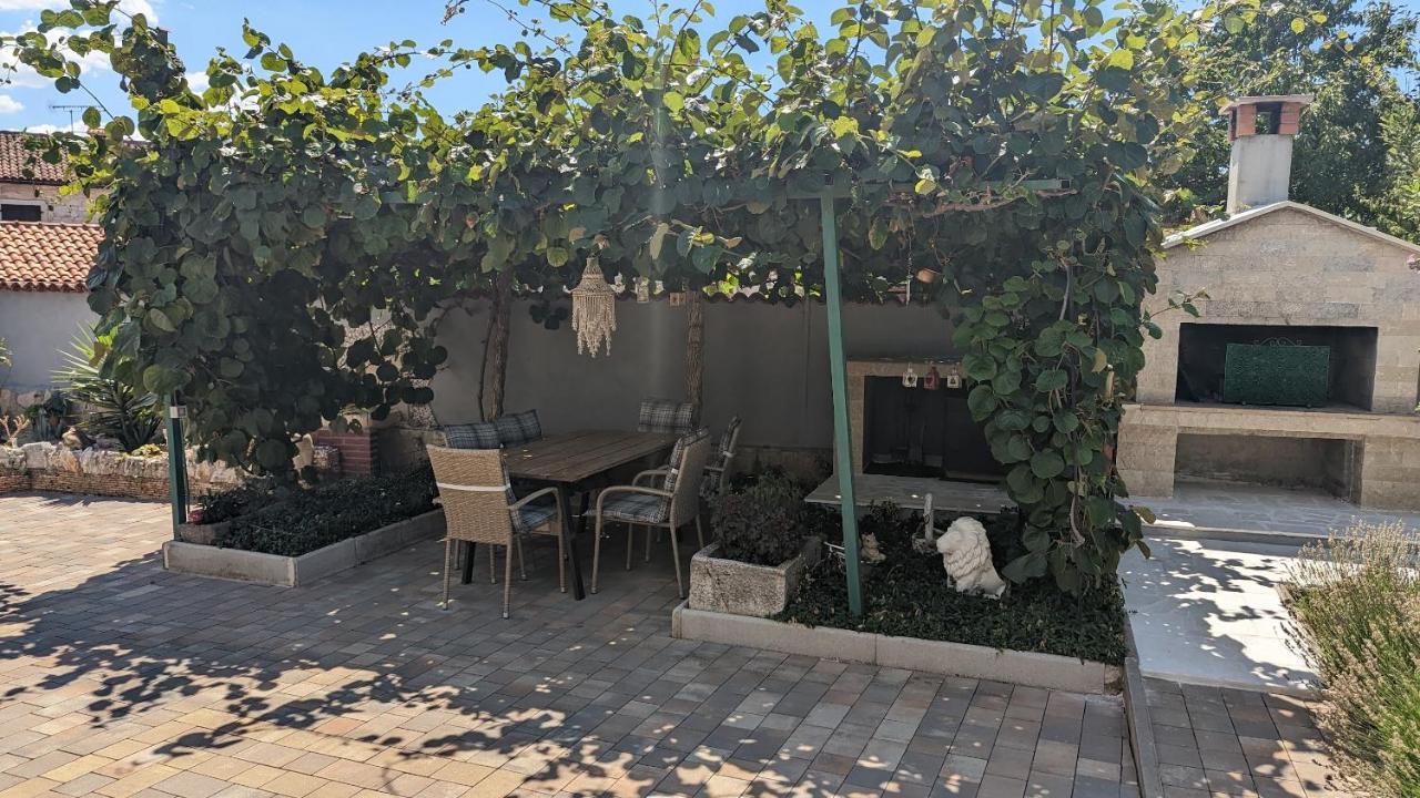 Apartman Aja Kaštelir Exterior foto