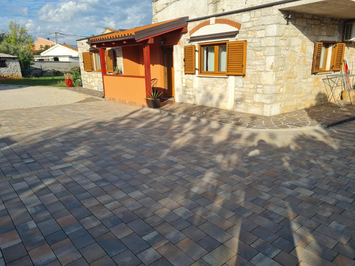 Apartman Aja Kaštelir Exterior foto